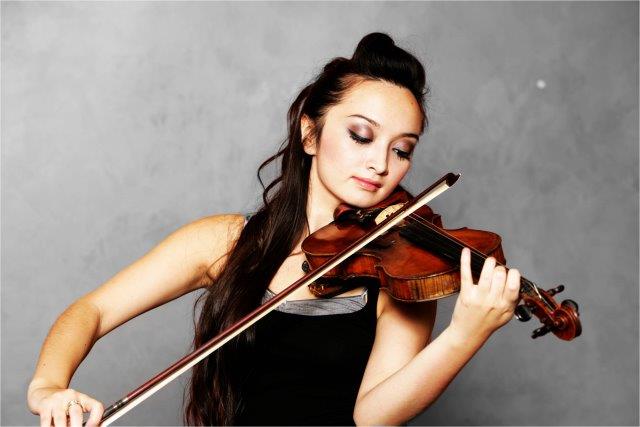 female violin player vadodara